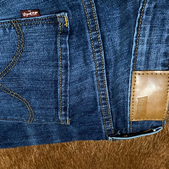 Levi's - Picture 9 of 11